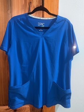 Women's V-Neck Scrub Top in Royal Blue